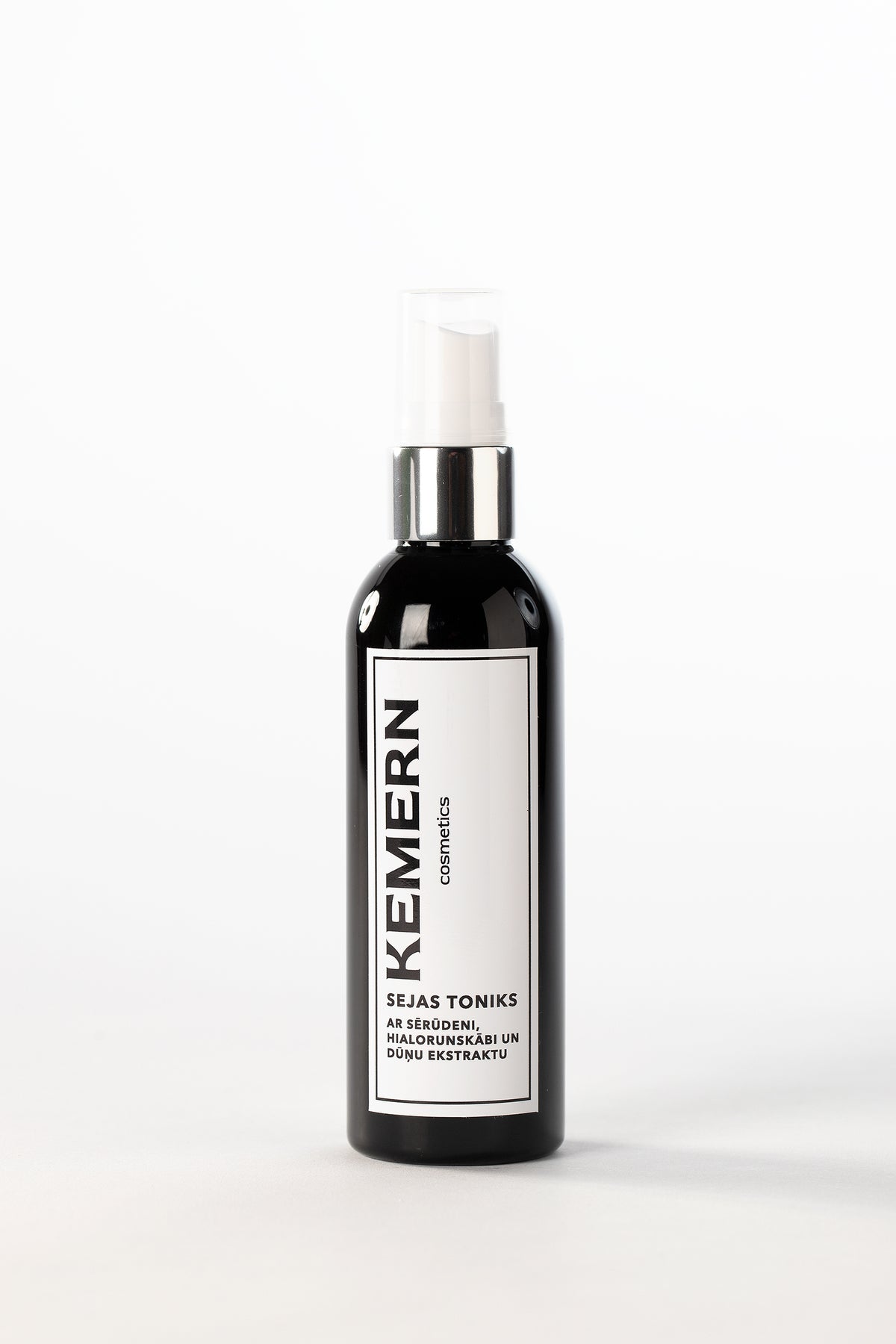 Moisturizing face tonic with hyaluronic acid