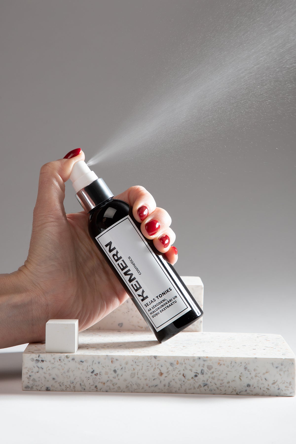 Moisturizing face tonic with hyaluronic acid