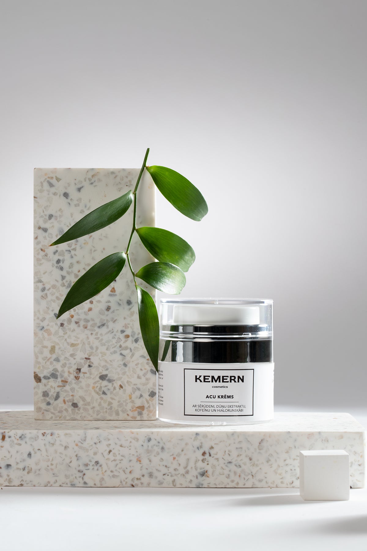 Eye cream with hyaluronic acid and caffeine