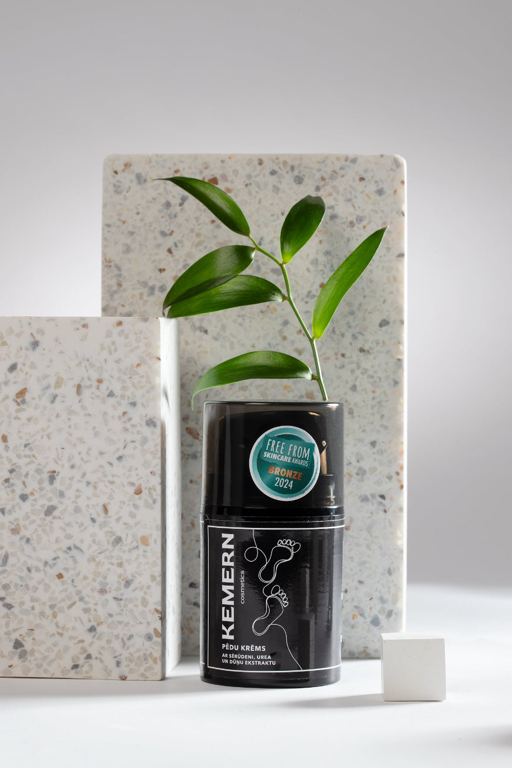Mud foot cream with urea